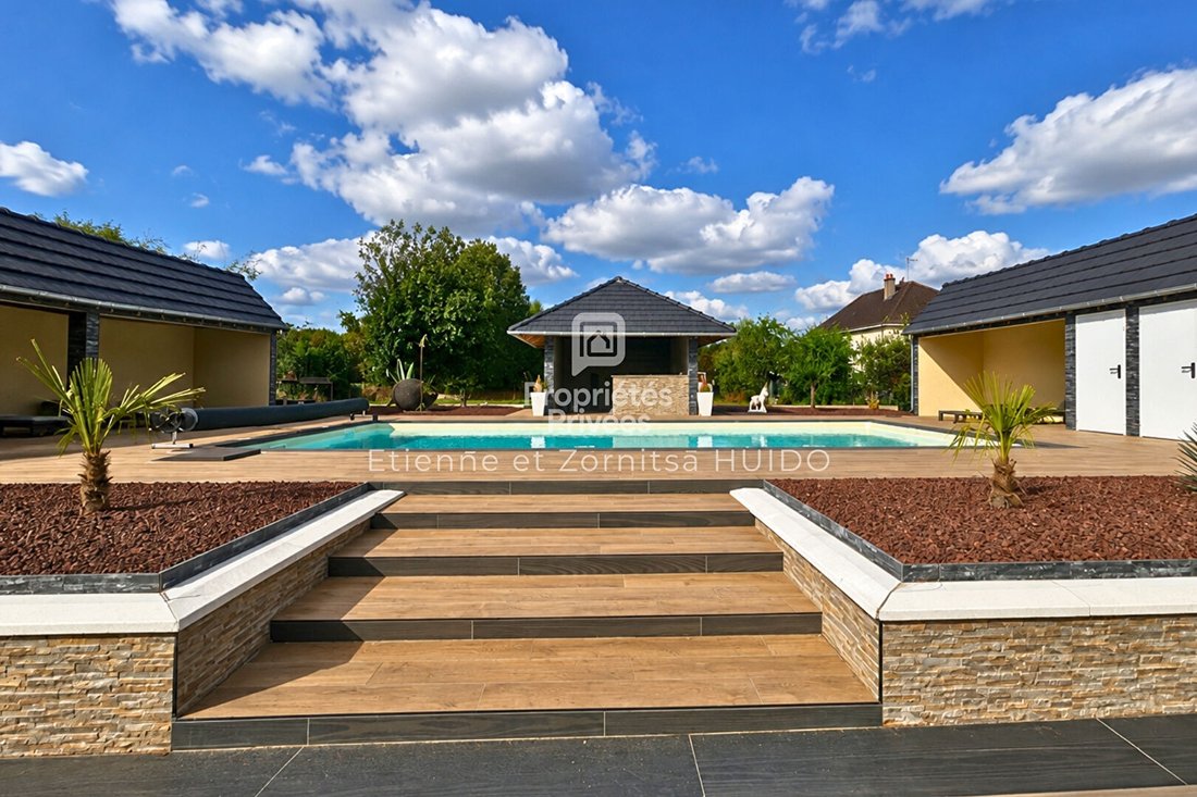 Villa in Saint-Florentin, Centre-Val de Loire, France 2 - 18808959