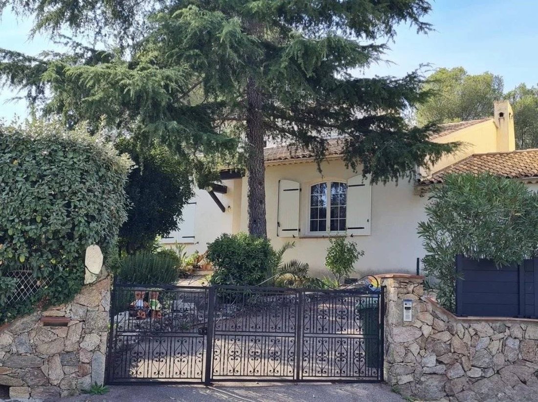 House in Frejus, Provence-Alpes-Côte d'Azur, France 1 - 18804251