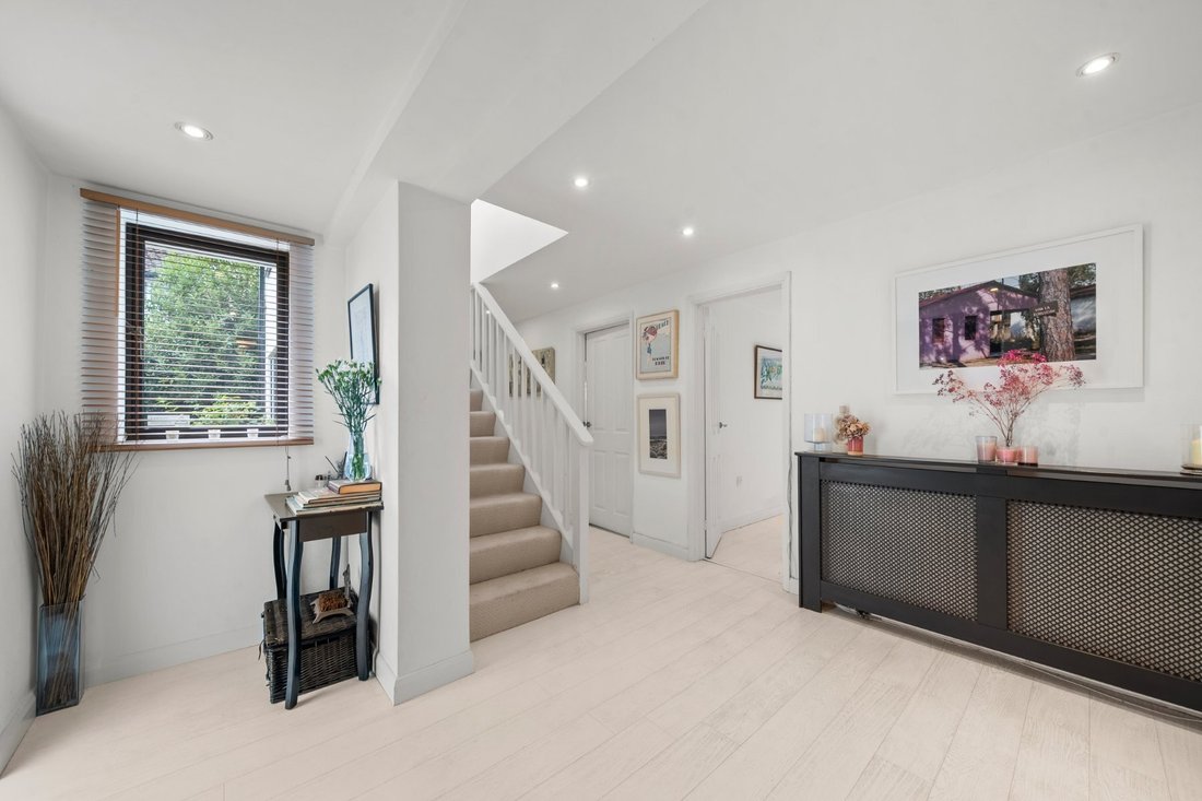 House in West Byfleet, Woking, England 5 - 18806502