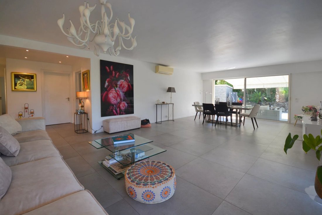 Apartamento en Mougins, Provenza-Alpes-Costa Azul, Francia 1 - 18807088