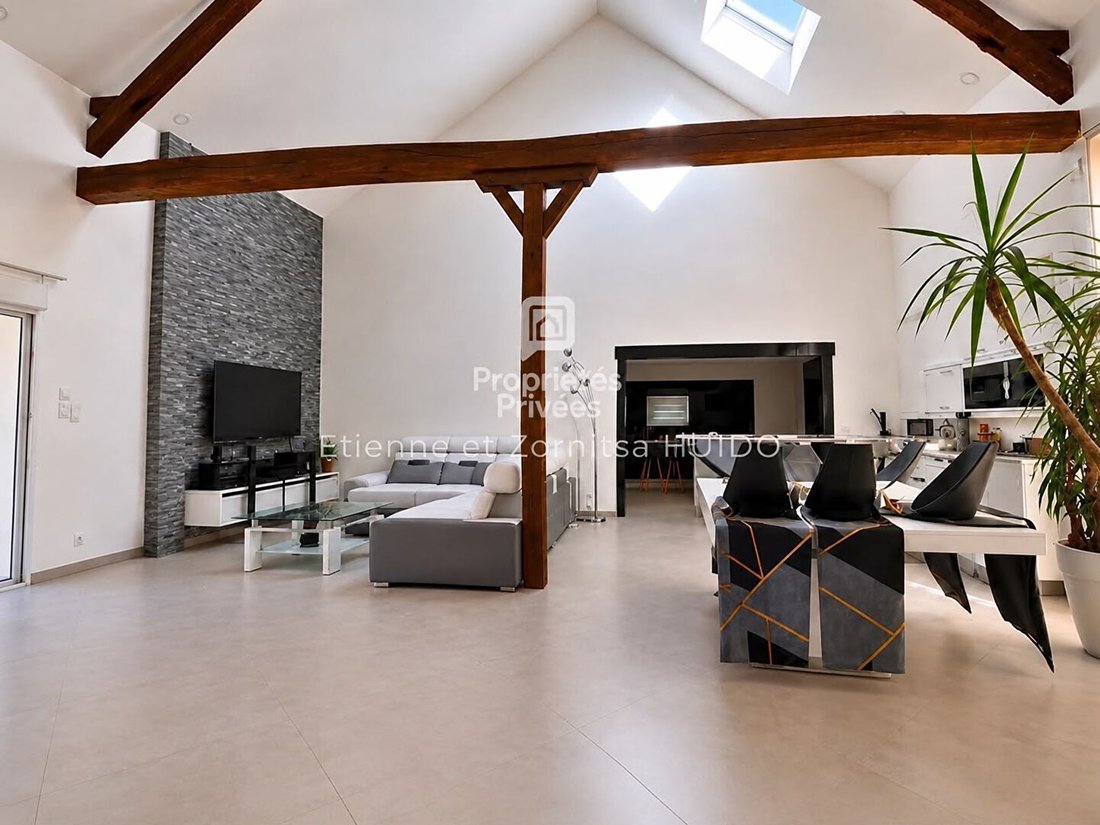 Villa in Saint-Florentin, Centre-Val de Loire, France 4 - 18808959