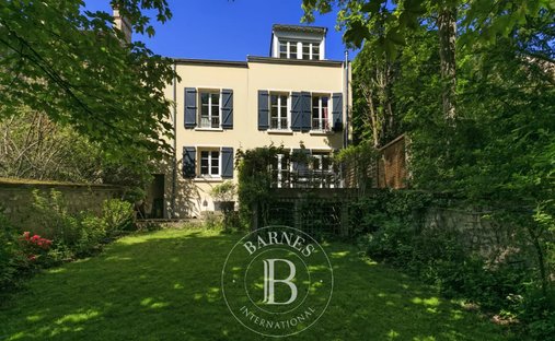 House in Plateau Ouest, Suresnes, France 1