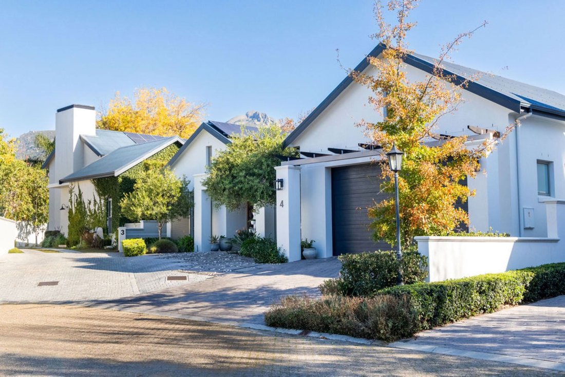 Estate in Lemoenkloof, Western Cape, South Africa 1 - 18807786