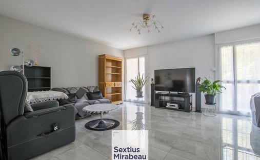 Apartment in Granettes-Jauberte-Sainte Anne, Aix-en-Provence, France 1