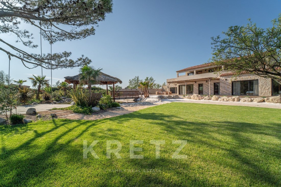 House in Eygalières, Provence-Alpes-Côte d'Azur, France 1 - 18807340