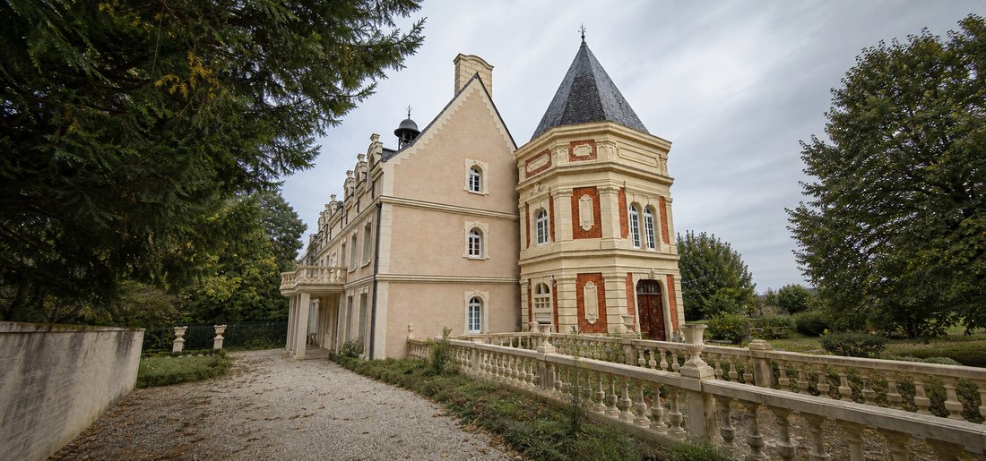 Apartment in Saint-Benoit-la-Foret, Centre-Val de Loire, France 1 - 18807342