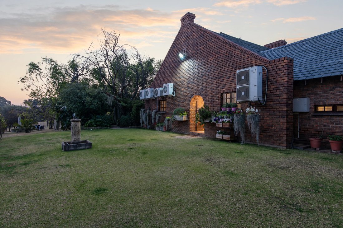 Farm Ranch in Crowthorne AH, Gauteng, South Africa 3 - 18808675