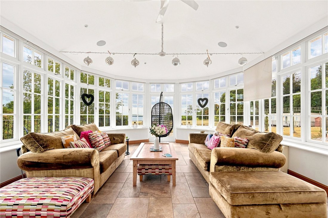 House in Stutton, England 5 - 18807043