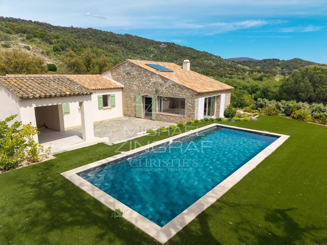Villa in Le Plan-de-la-Tour, Provence-Alpes-Côte d'Azur, France 1 - 18807116