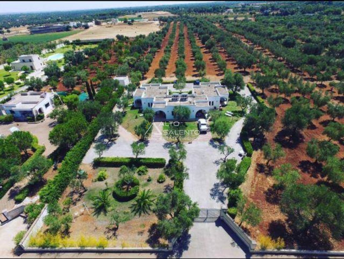 Villa en Carovigno, Apulia, Italia 2 - 18808351