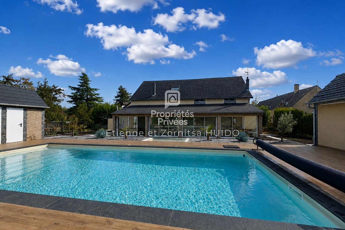 Villa in Saint-Florentin, Centre-Val de Loire, France 1 - 18808959
