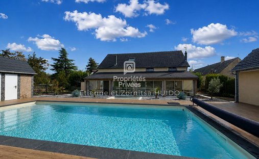 Villa in Saint-Florentin, Centre-Val de Loire, France 1