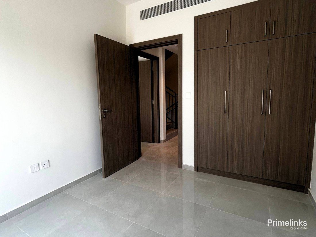 Townhouse in Damac Hills 2, Dubai, United Arab Emirates 5 - 18640398