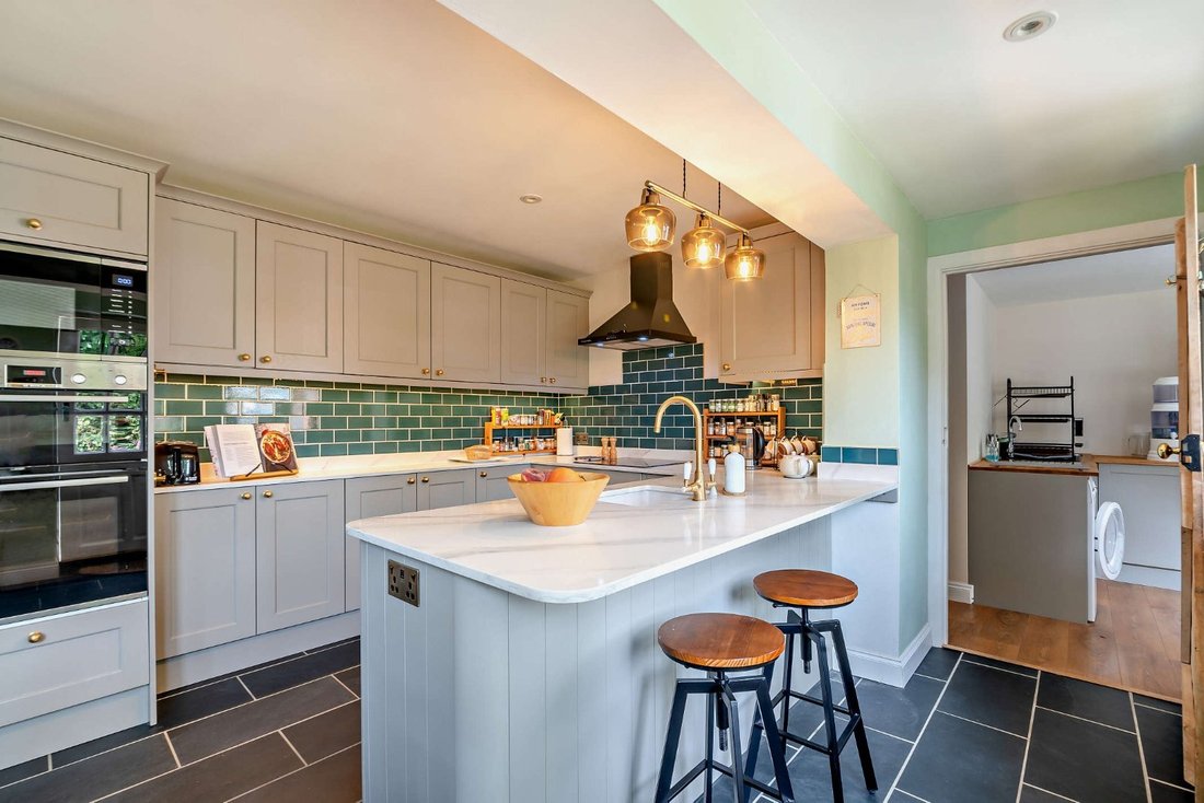 House in Rowledge, Lower Bourne, England 2 - 18806481