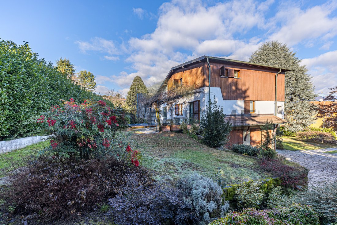 Villa in Anzano del Parco, Lombardy, Italy 3 - 17051937