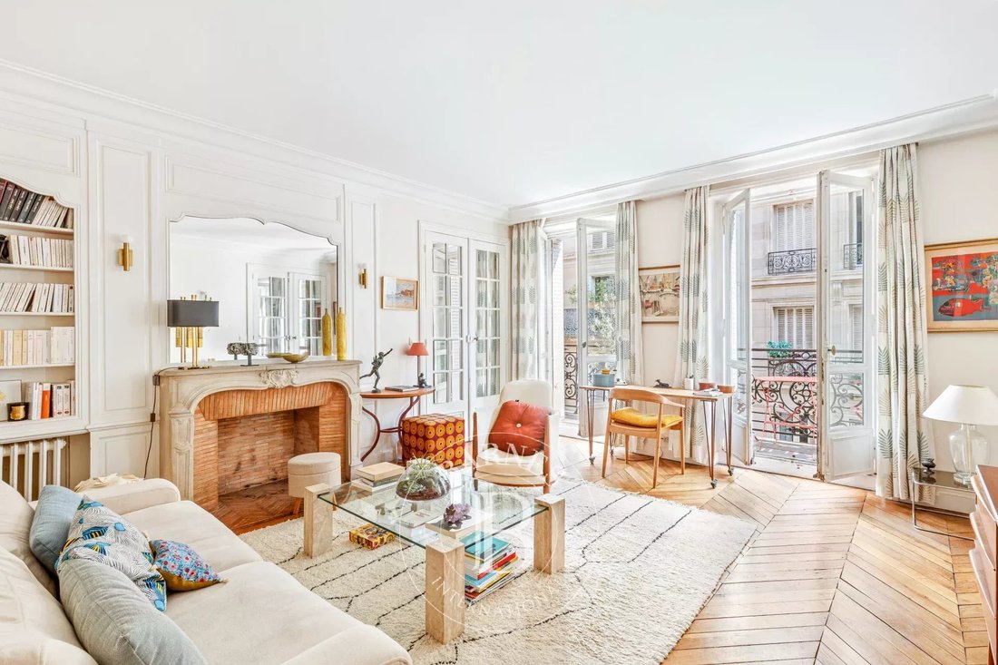 Apartment in Clichy-Trinité, Paris 9e Arrondissement, Paris 1 - 18806389
