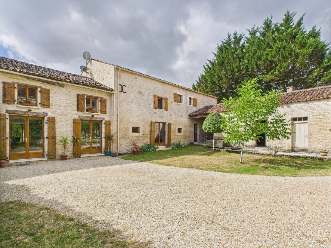House in Saint-Pierre-de-Juillers, Nouvelle-Aquitaine, France 5 - 16292017