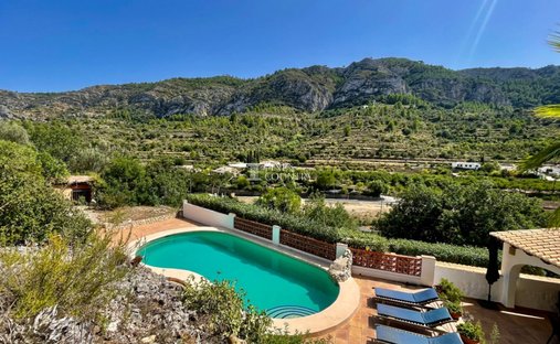 Villa in Alkali, Valencian Community, Spain 1