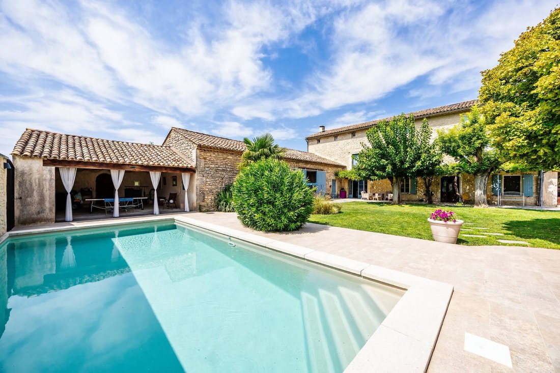 Estate in Beaumettes, Provence-Alpes-Côte d'Azur, France 2 - 18807322