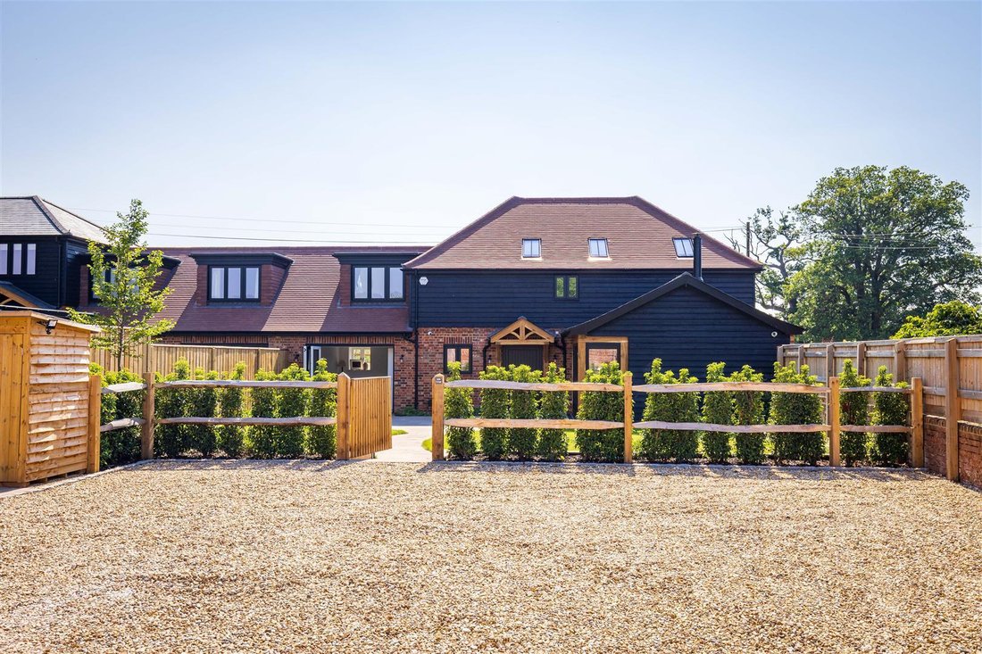 House in Guildford, England 1 - 18806507