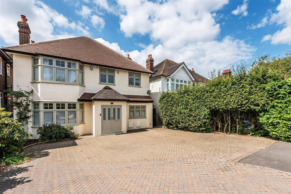 House in London Borough of Sutton, England 1 - 18806495