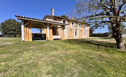 House in Exterieur, Langon, France 1