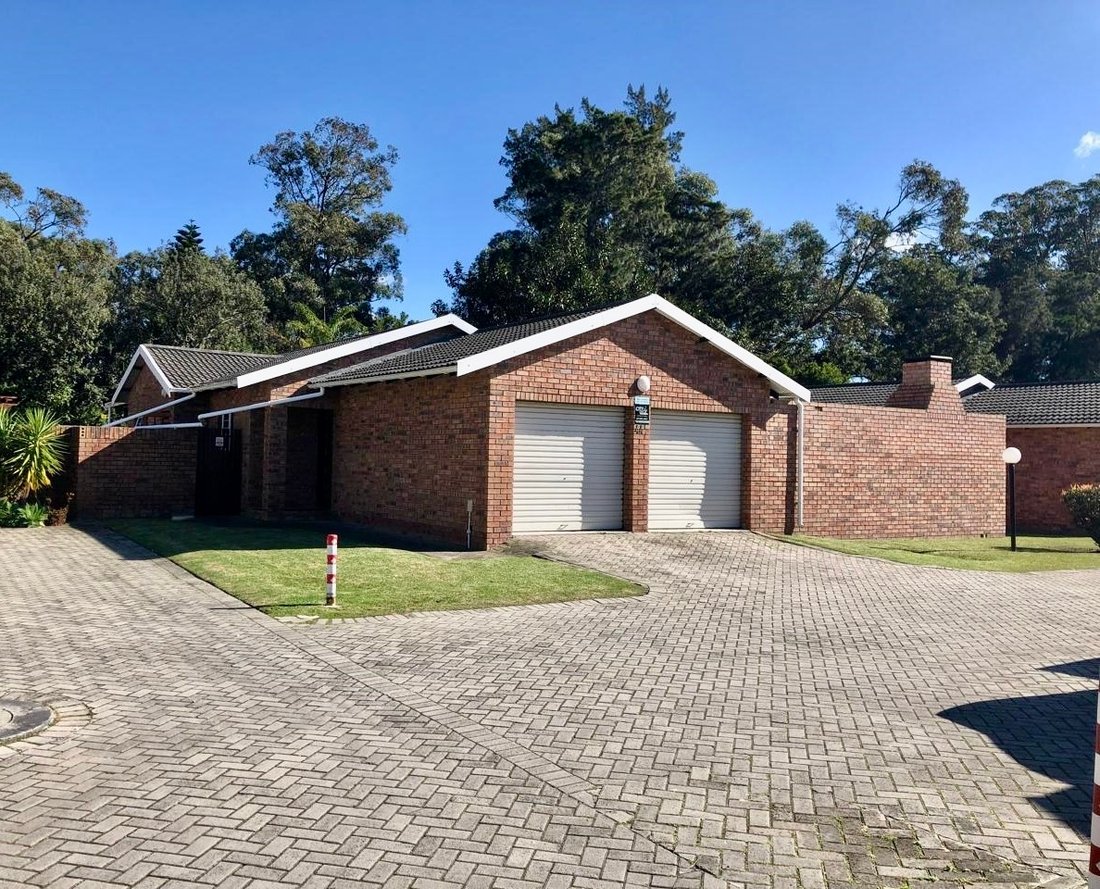 Townhouse in Sherwood, Rowallan Park, Eastern Cape 1 - 18807507