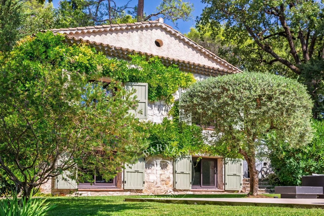 Villa in Nord, Roquefort-les-Pins, France 3 - 18807073