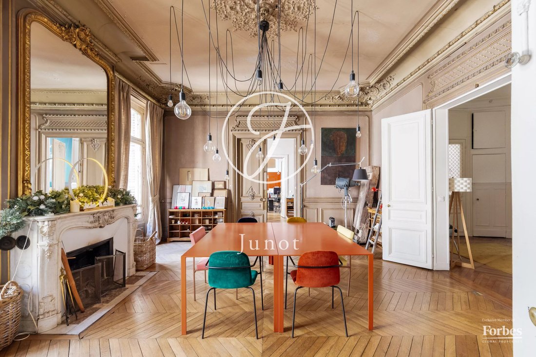 Apartment in Clichy-Trinité, Paris 9e Arrondissement, Paris 2 - 18807099