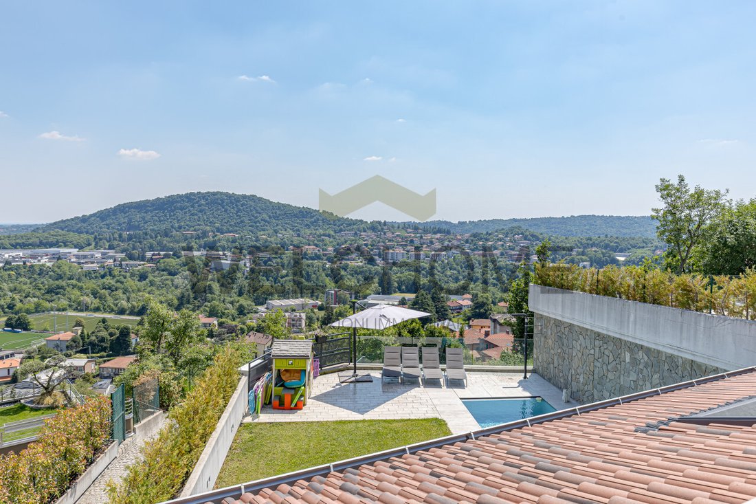 Villa in Tavernerio, Lombardy, Italy 1 - 18048996