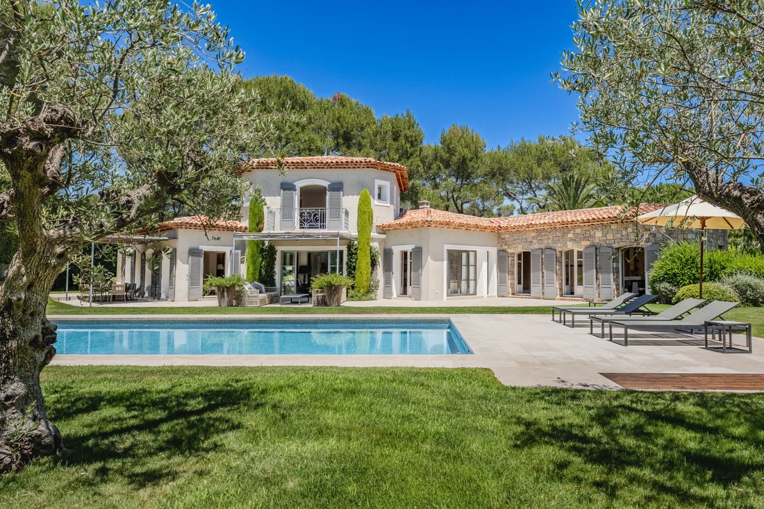 Casa en Mougins, Provenza-Alpes-Costa Azul, Francia 1 - 18806456