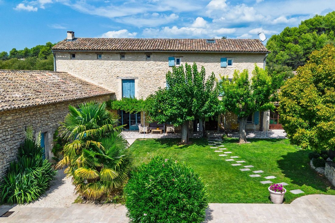 Estate in Beaumettes, Provence-Alpes-Côte d'Azur, France 1 - 18807322