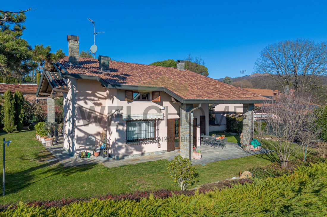 Villa en Montorfano, Lombardía, Italia 1 - 16907858