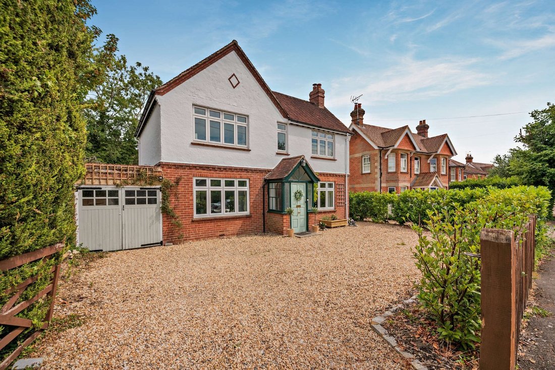 House in Rowledge, Lower Bourne, England 1 - 18806481