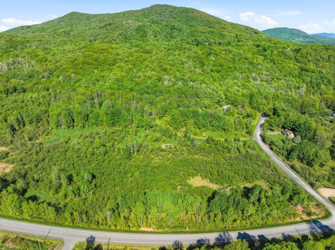 Land in Bromont, Quebec, Canada 1 - 18067459