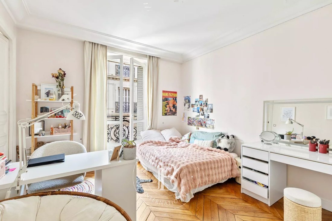 Apartment in Clichy-Trinité, Paris 9e Arrondissement, Paris 5 - 18806389