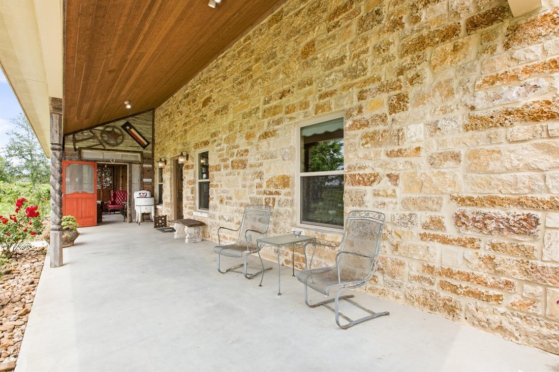 House in Schulenburg, Texas, United States 5 - 18807907