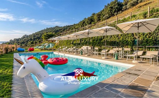 Villa in Vecchiano, Tuscany, Italy 1