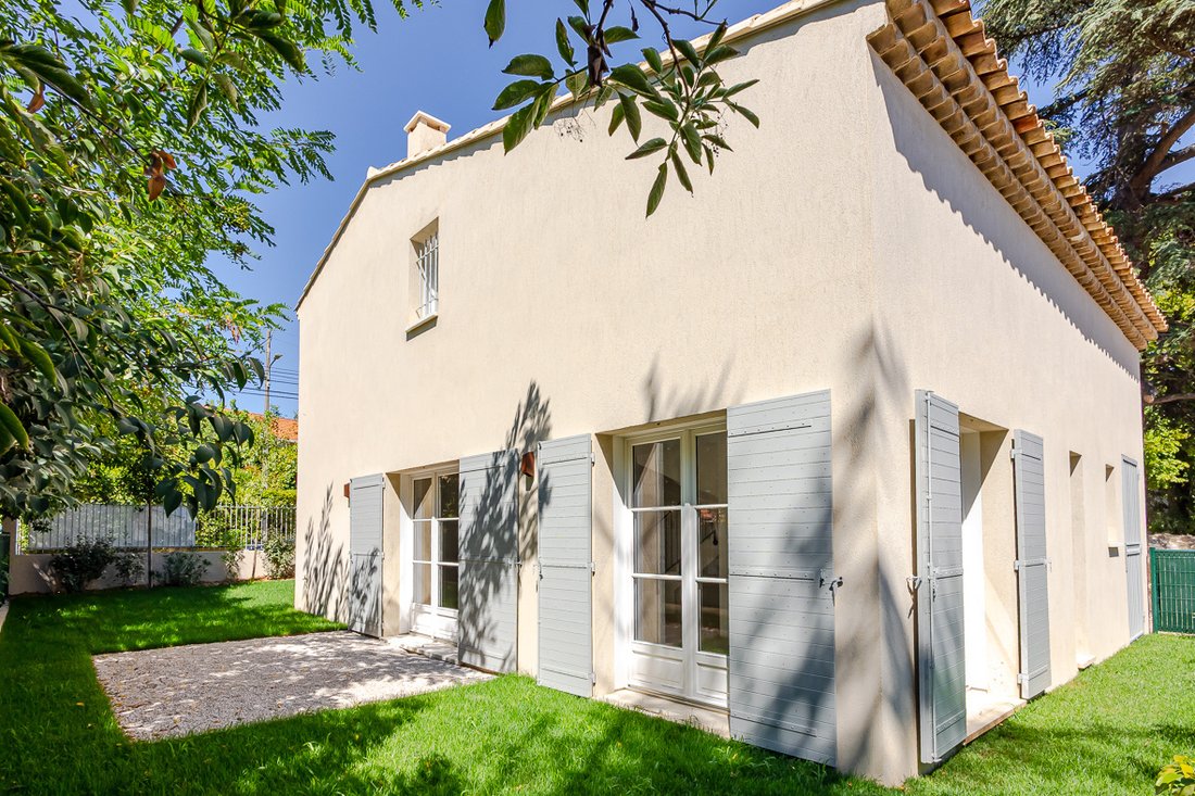 House in Granettes-Jauberte-Sainte Anne, Aix-en-Provence, France 2 - 18807261