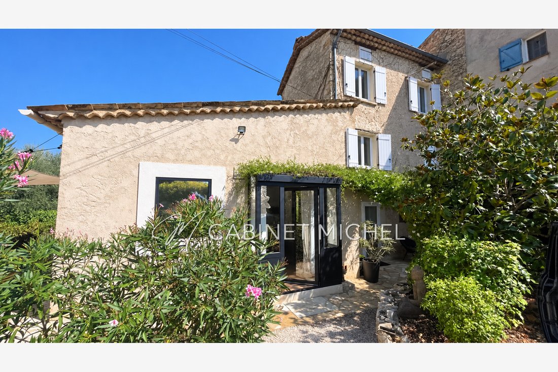 Villa in Le Rouret, Provence-Alpes-Côte d'Azur, France 1 - 18807126