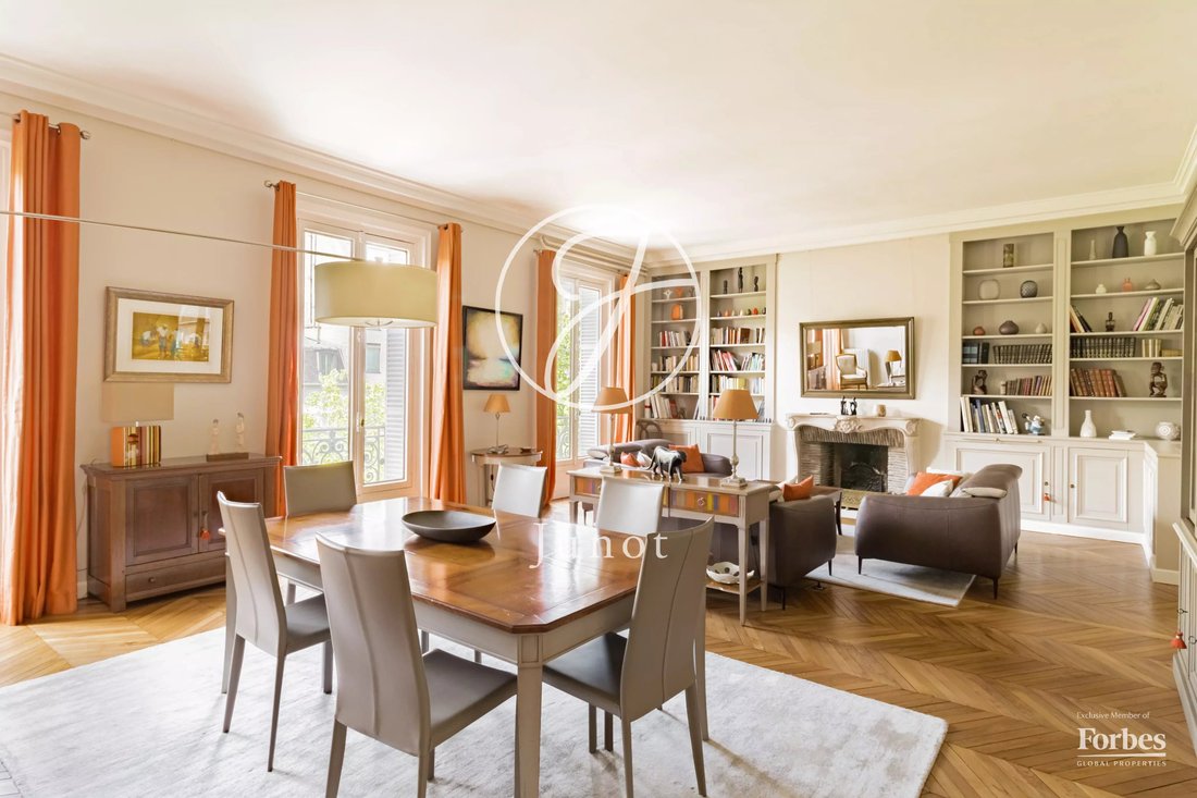 Apartment in Hoche-Friedland, Paris 8e Arrondissement, Paris 2 - 18807012