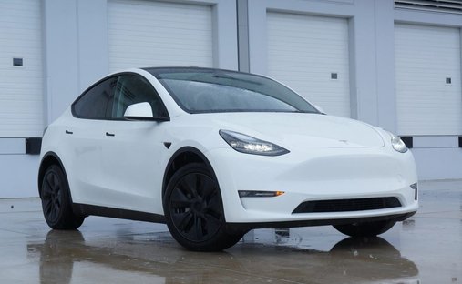 2025 Tesla Model Y Long Range Sport Utility 4D in Opa locka, FL, United States 1