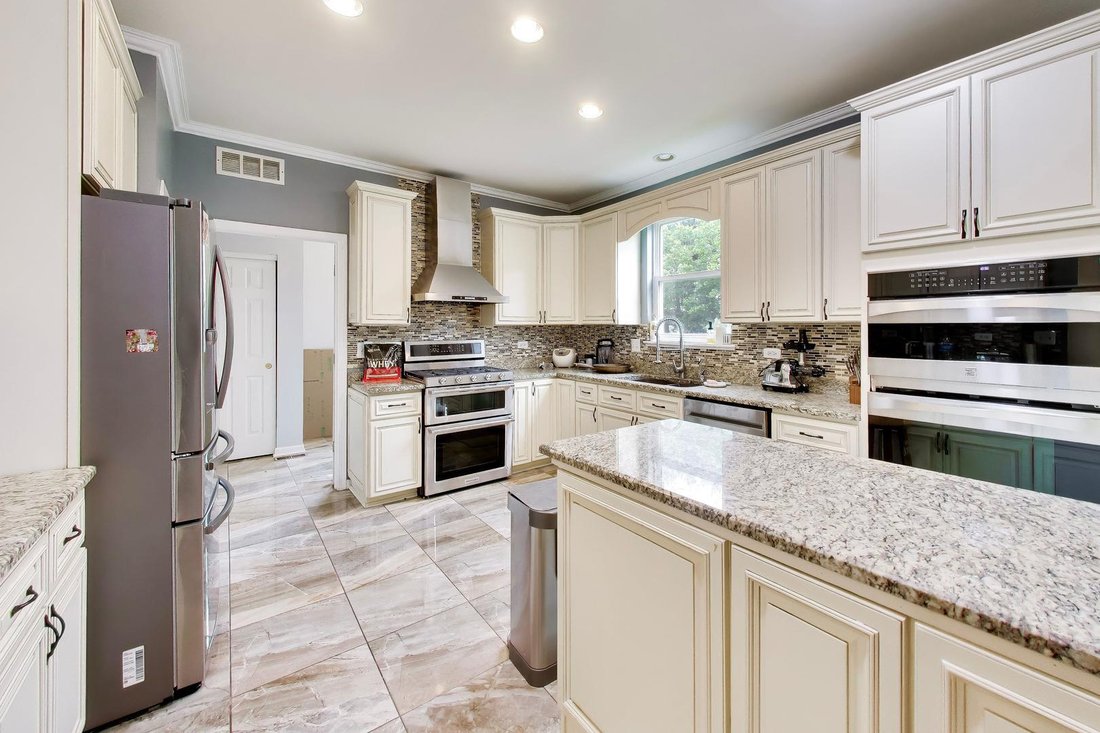 House in Bolingbrook, Illinois, United States 4 - 18808055