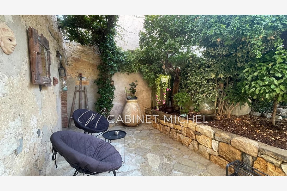 Villa in Le Rouret, Provence-Alpes-Côte d'Azur, France 3 - 18807126