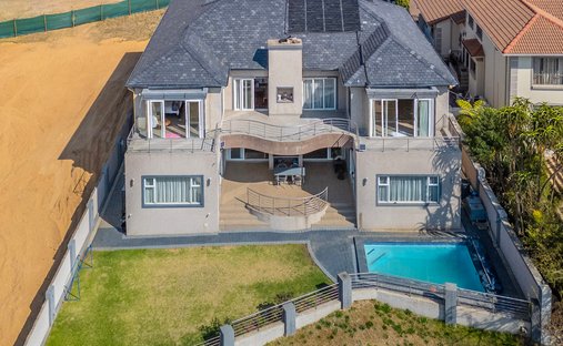 Country House in Blue Valley Golf Estate, Gauteng, South Africa 1