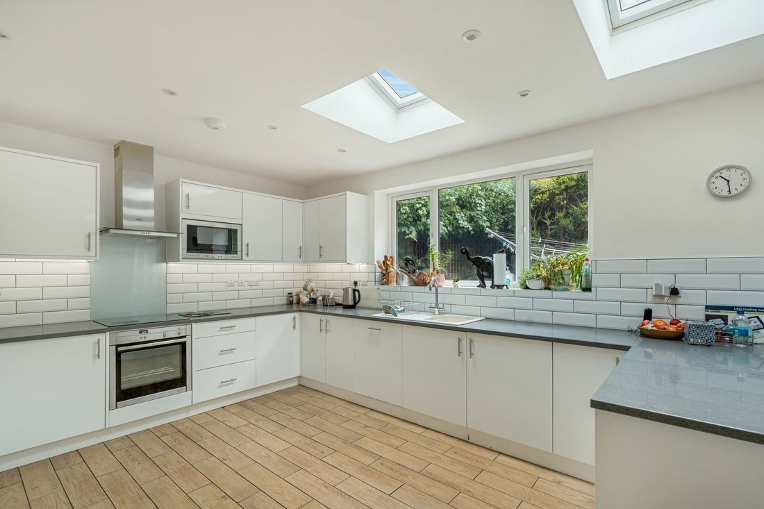 House in London Borough of Sutton, England 3 - 18808052