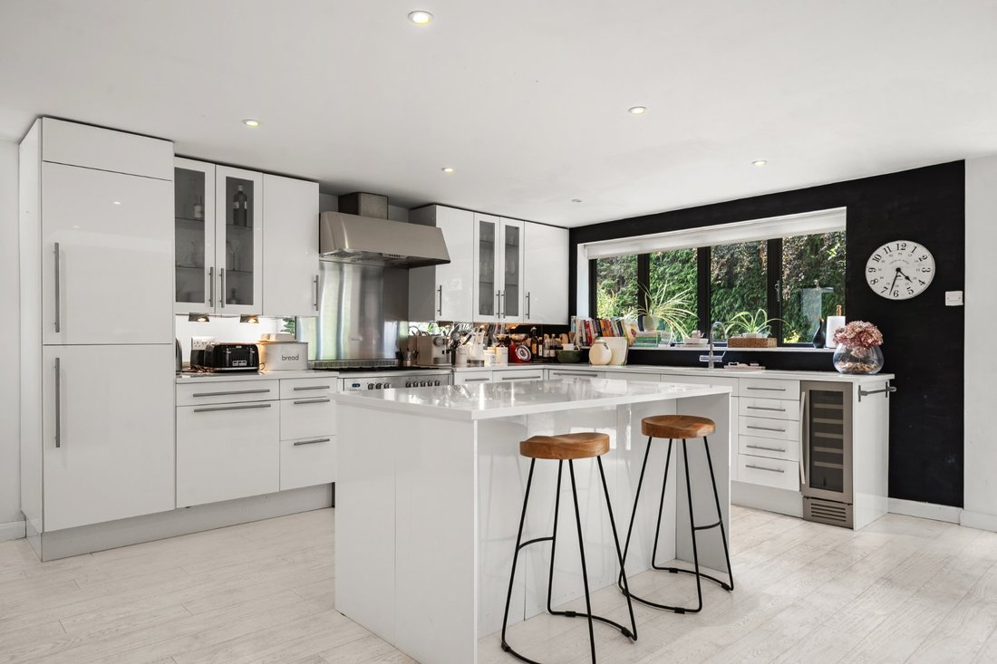 House in West Byfleet, Woking, England 3 - 18806502