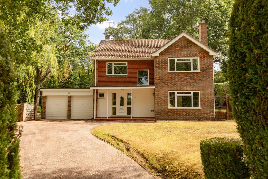House in Pound Hill, Crawley, England 1 - 18807282