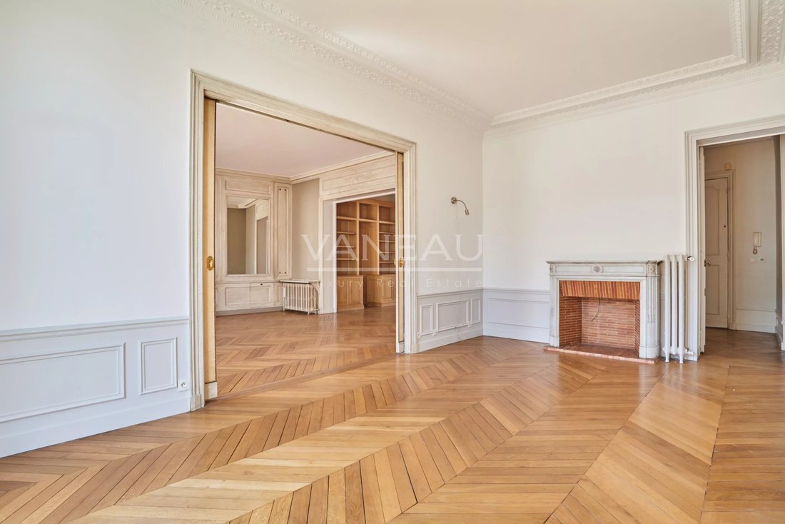 Apartment in Europe, Paris 8e Arrondissement, Paris 4 - 18807089