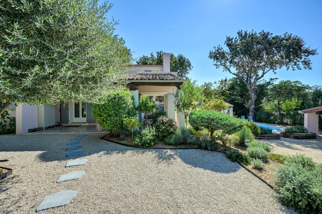 House in Maussane-les-Alpilles, Provence-Alpes-Côte d'Azur, France 1 - 18807690